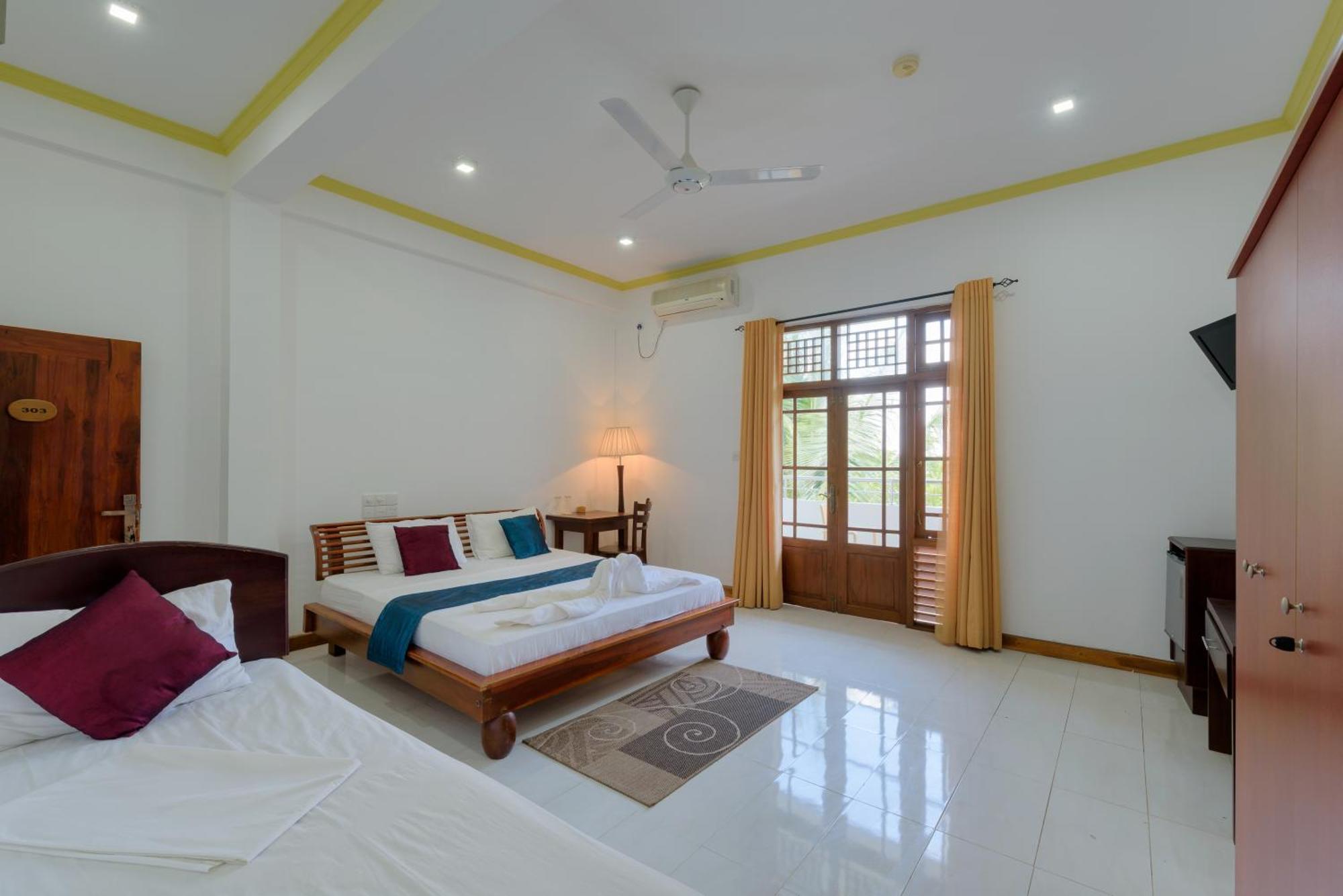 Hotel Sobana Lake Front Udawalawe Exterior photo
