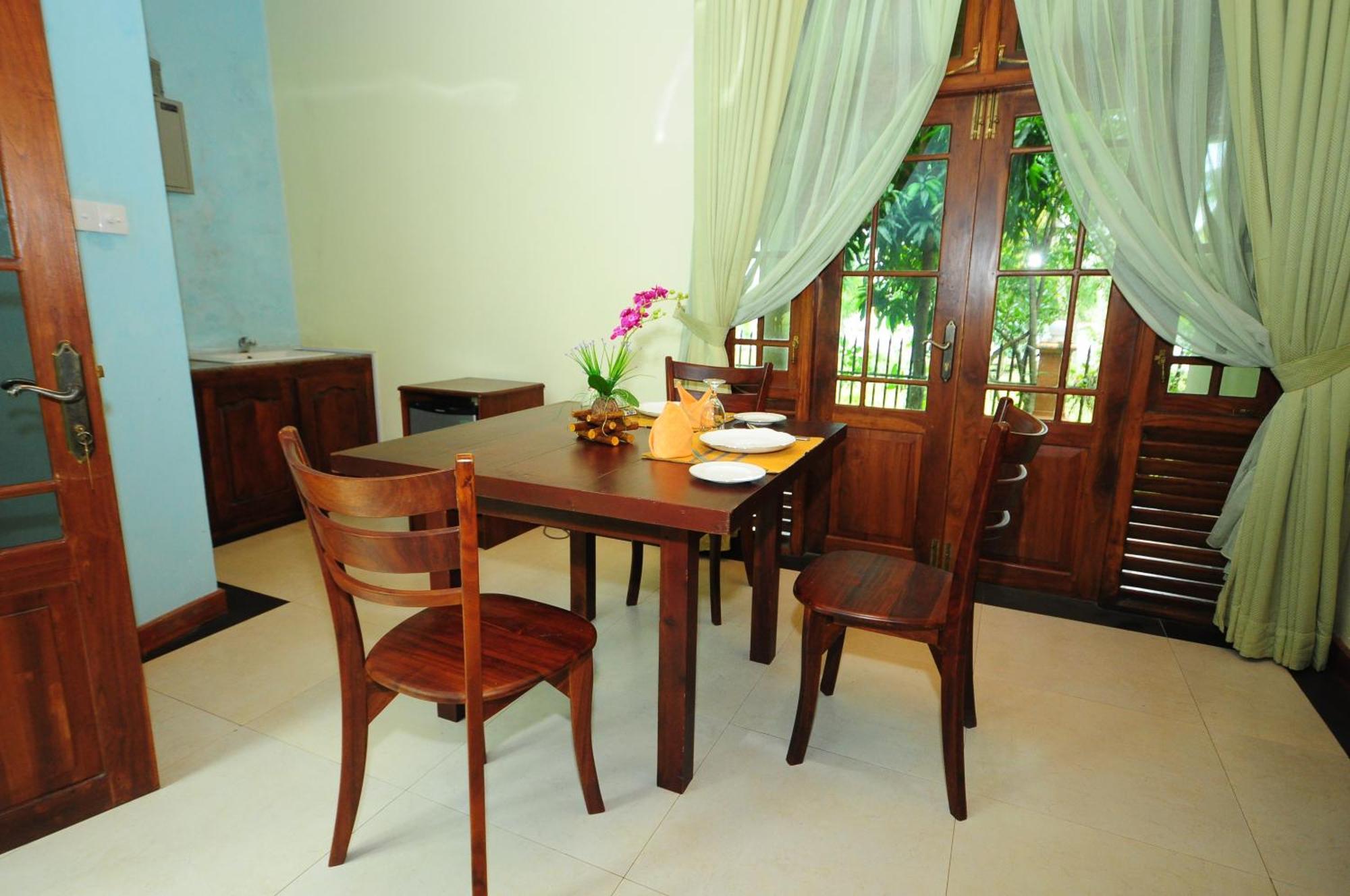 Hotel Sobana Lake Front Udawalawe Exterior photo