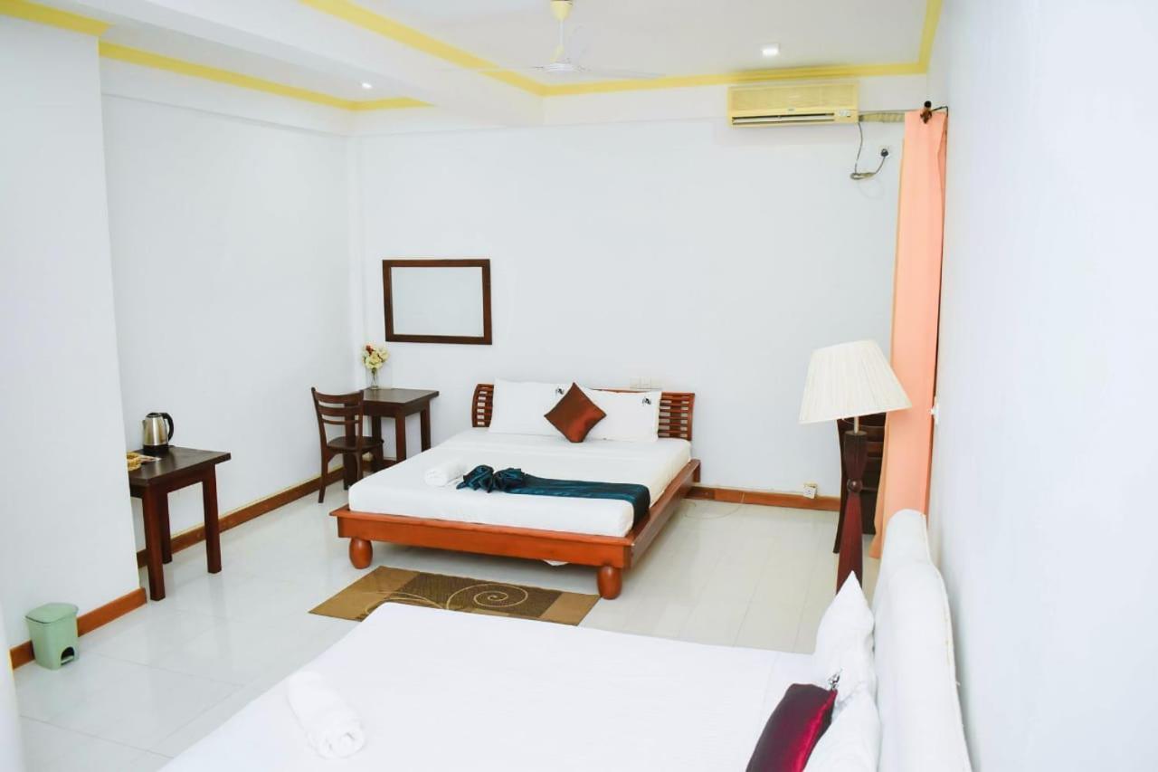 Hotel Sobana Lake Front Udawalawe Exterior photo