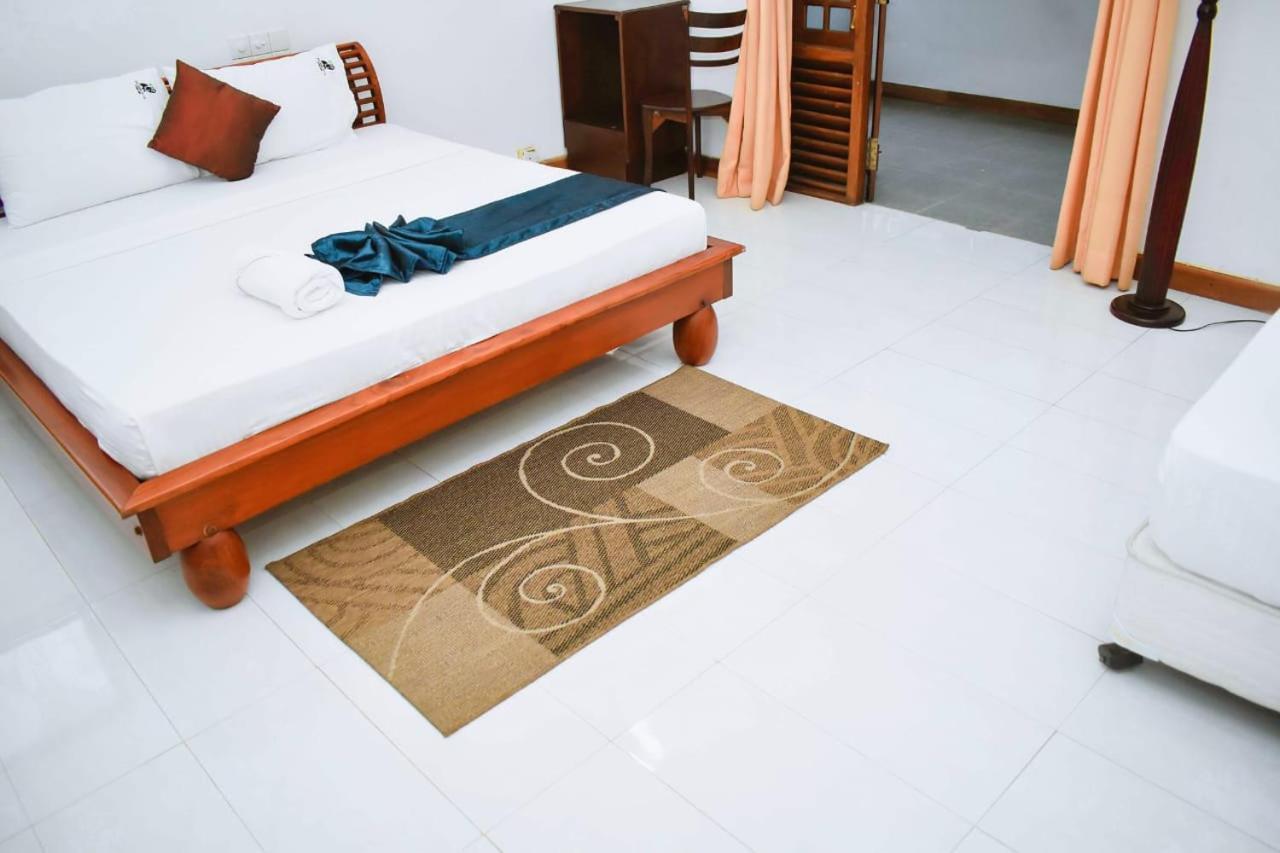 Hotel Sobana Lake Front Udawalawe Exterior photo