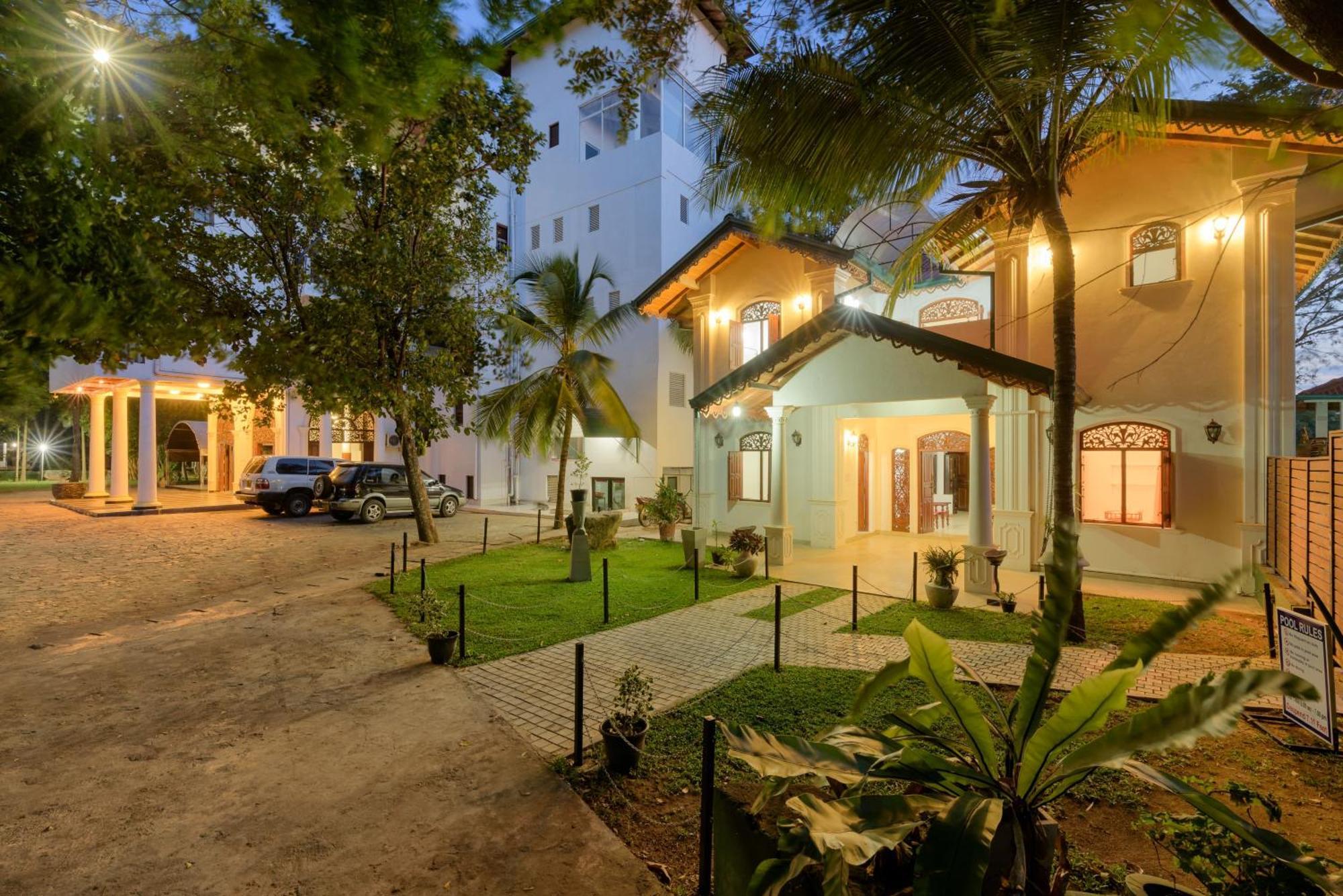 Hotel Sobana Lake Front Udawalawe Exterior photo