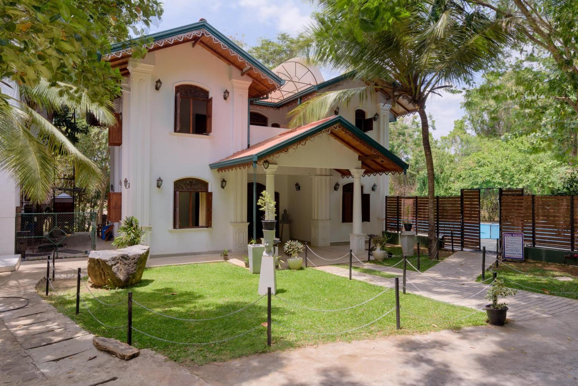 Hotel Sobana Lake Front Udawalawe Exterior photo