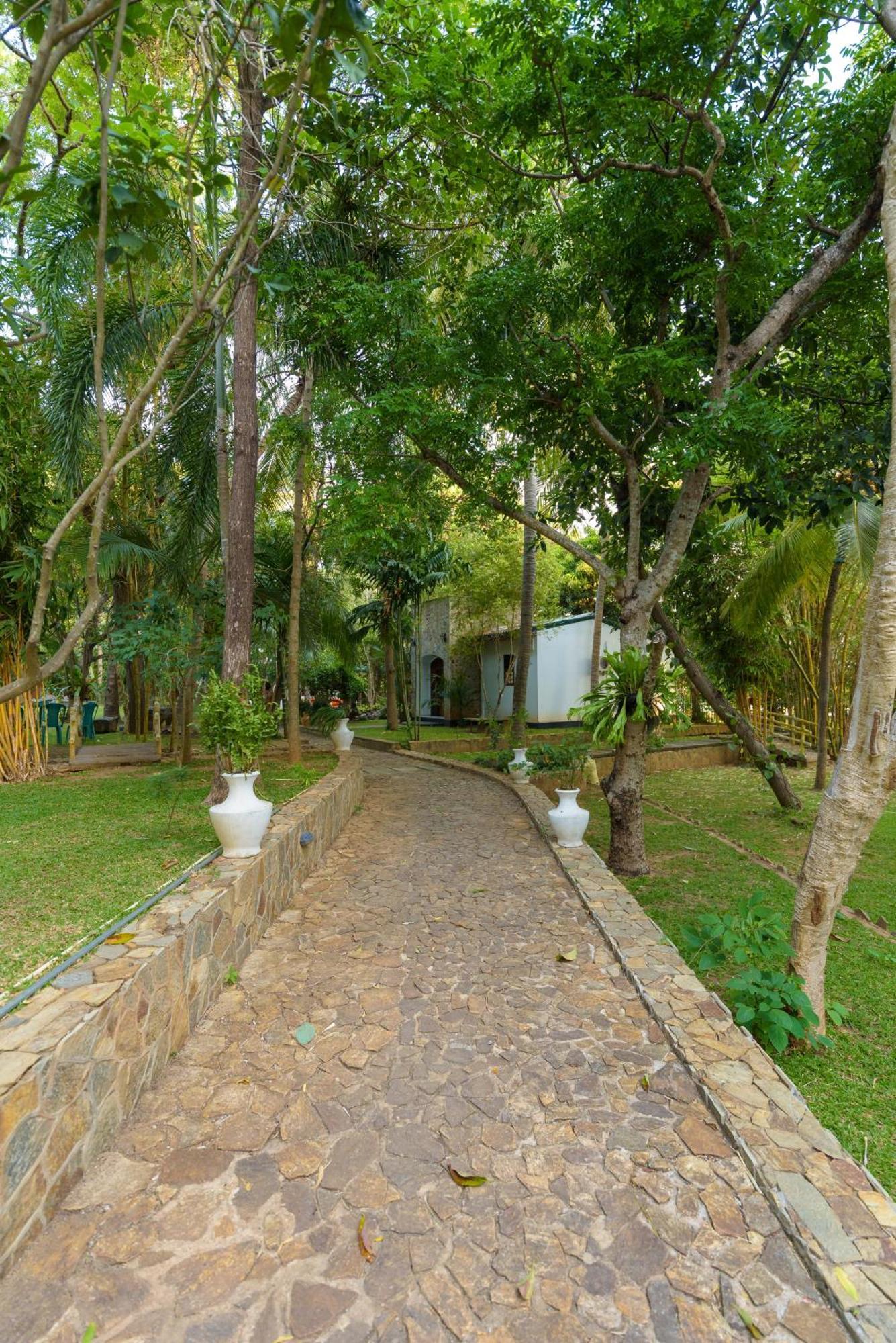 Hotel Sobana Lake Front Udawalawe Exterior photo