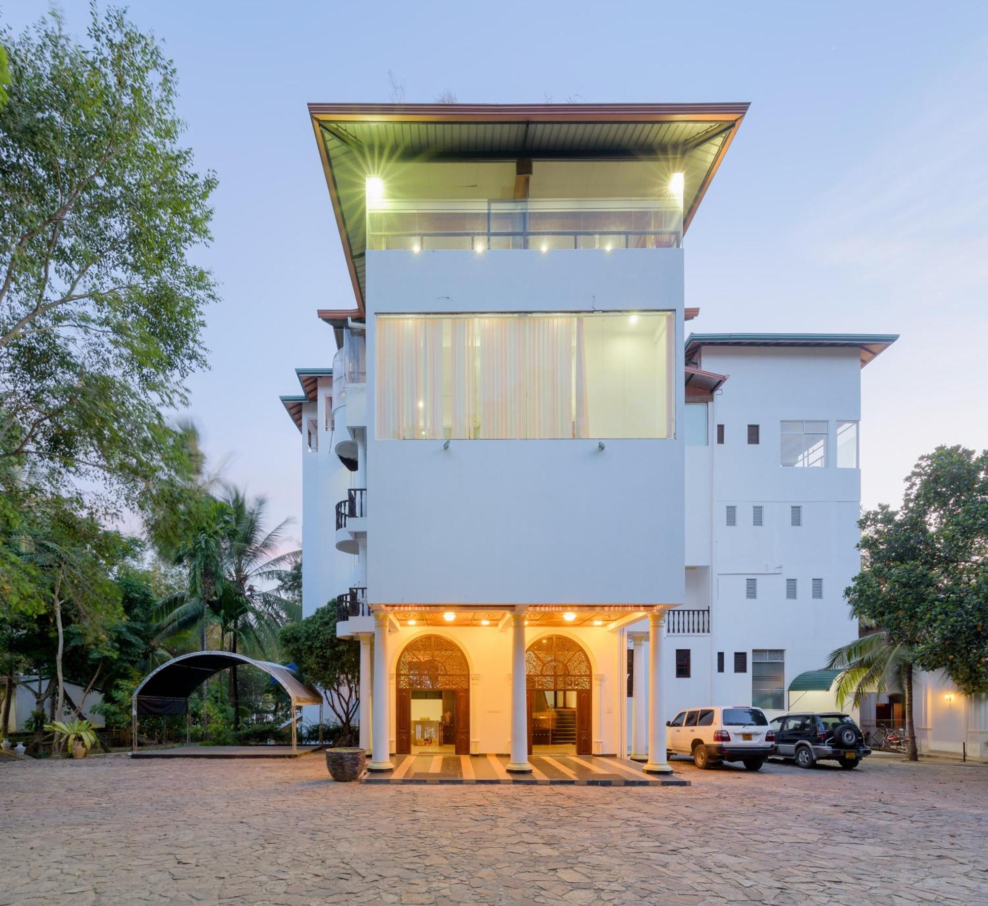 Hotel Sobana Lake Front Udawalawe Exterior photo
