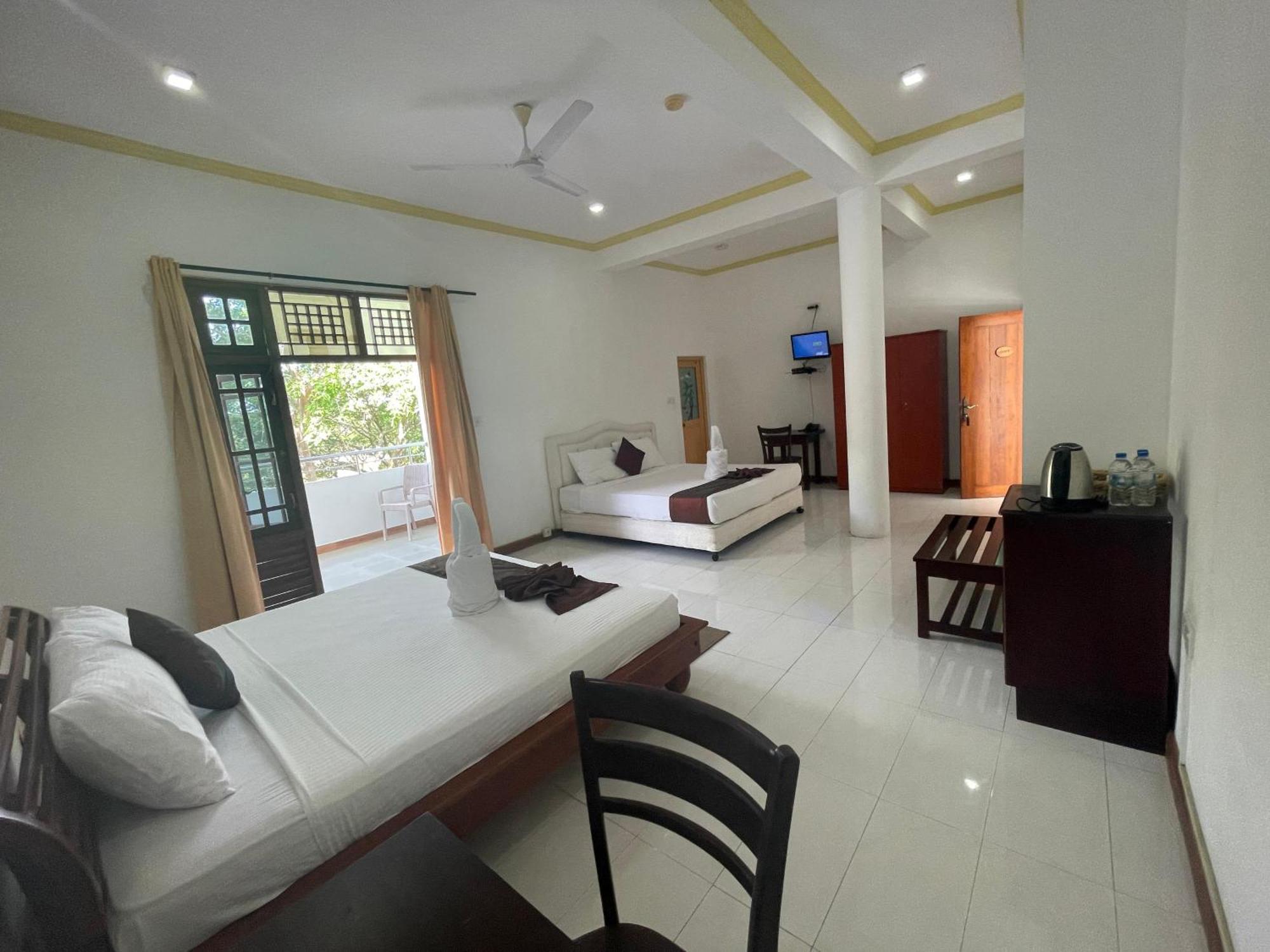 Hotel Sobana Lake Front Udawalawe Exterior photo